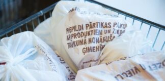 Банк продуктов «Для сытой Латвии» ежемесячно помогает около 6 500 человек. Фото: Paēdušai Latvijai