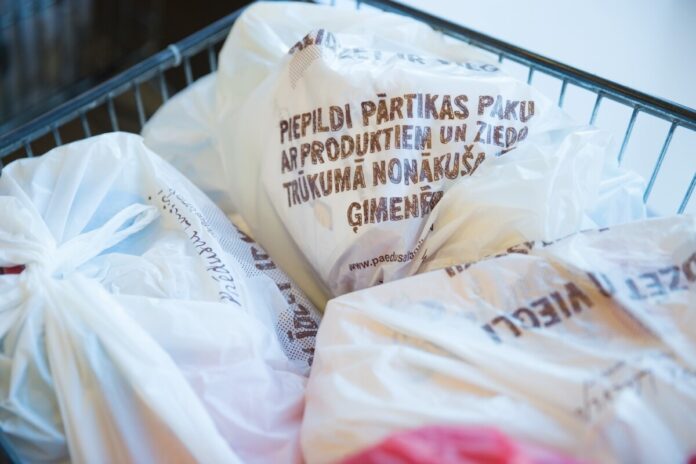 Банк продуктов «Для сытой Латвии» ежемесячно помогает около 6 500 человек. Фото: Paēdušai Latvijai