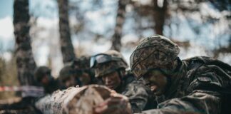 Учения Земессардзе на военной базе в Адажи. Апрель 2025 года. Фото: Armīns Janiks/ Aizsardzības ministrija