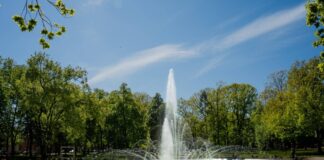 Фонтан в Парке Дубровина в Даугавпилсе. 22 мая 2025 года. Фото: Управление коммунального хозяйства