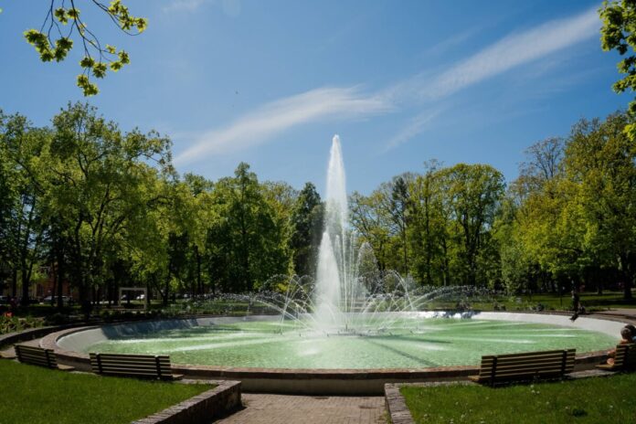 фонтан Фонтан в Парке Дубровина в Даугавпилсе. 22 мая 2025 года. Фото: Управление коммунального хозяйства