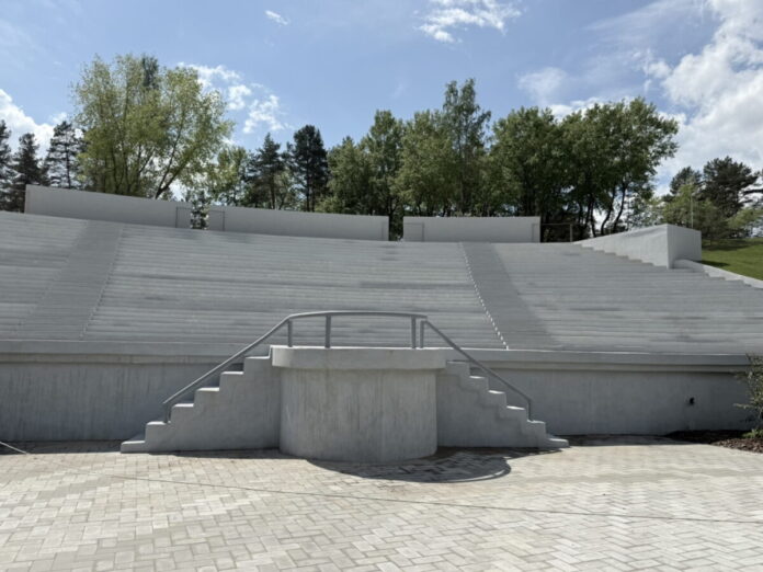 Эстрада в Стропах, в Даугавпилсе. 22 мая 2025 года. Фото: Анна Луизе Рускеле