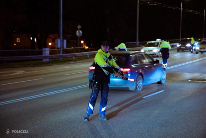 Дорожная полиция в Риге. 8 ноября 2024 года. Фото: Valsts policija / flickr