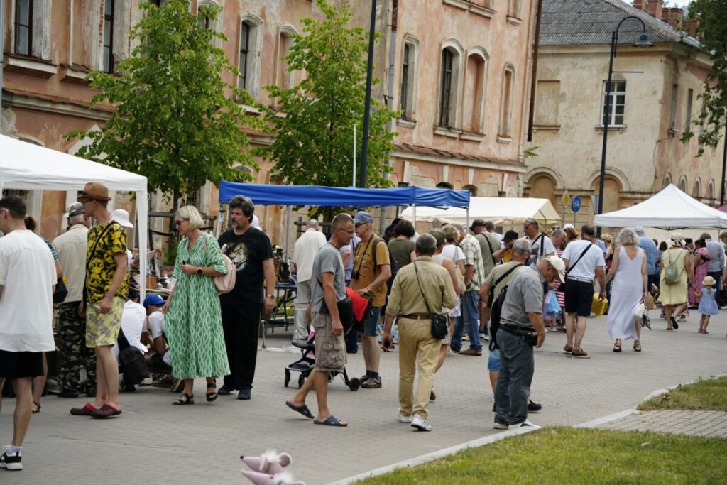 Ярмарка. Седьмой фестиваль исторической реконструкции Dinaburg 1812 в Даугавпилсской крепости. 13 июля 2024 года. Фото: Daugavpils valstspilsētas pašvaldība
