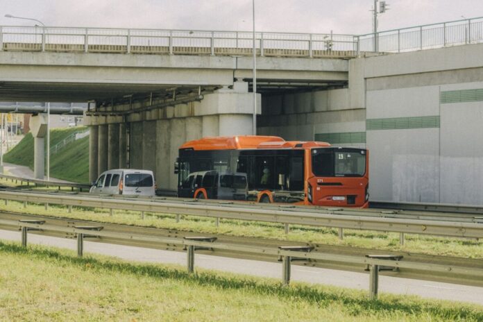 Автобус в Даугавпилсе. 16 октябре 2024 года. Фото: Евгений Ратков