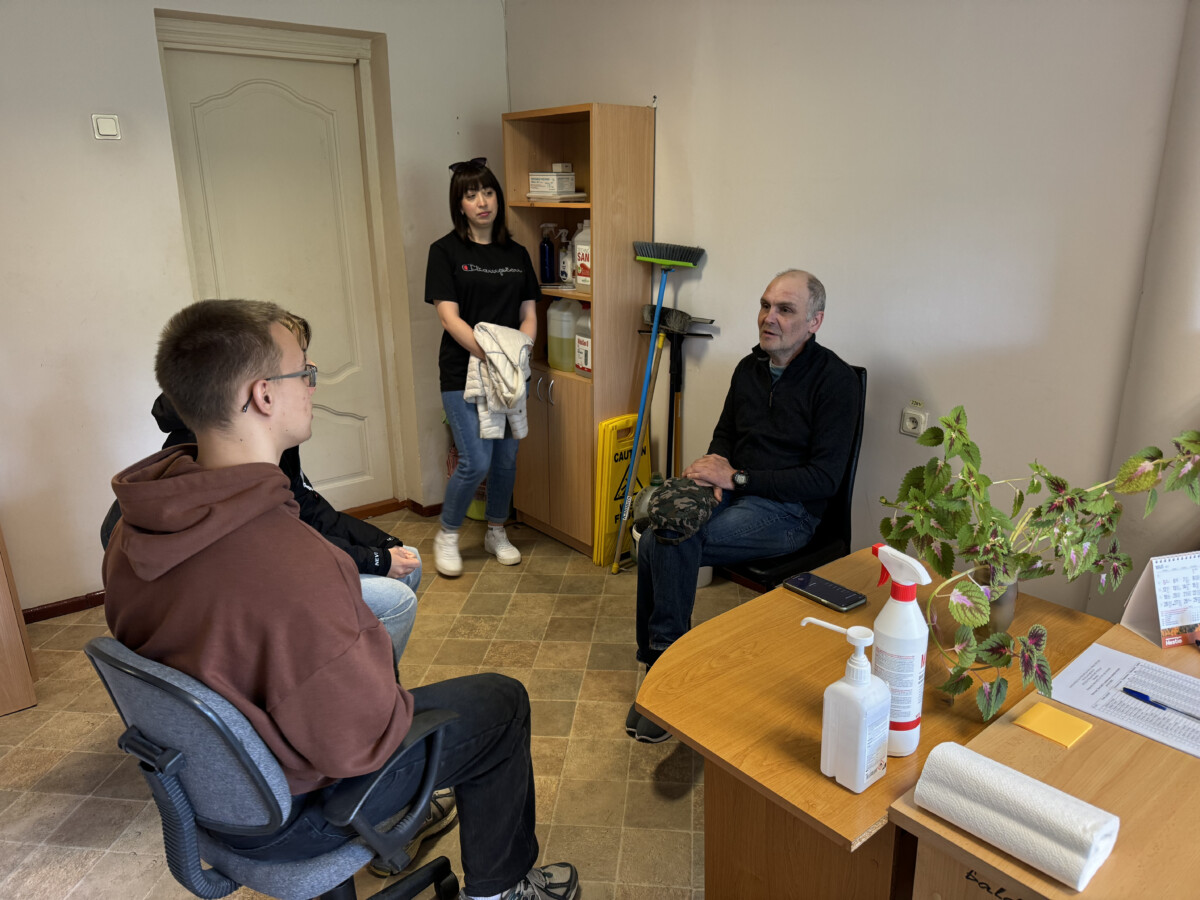 Участники проекта HOPE: Homeless Are People в ночном приюте в Даугавпилсе. Фото из архива ребят