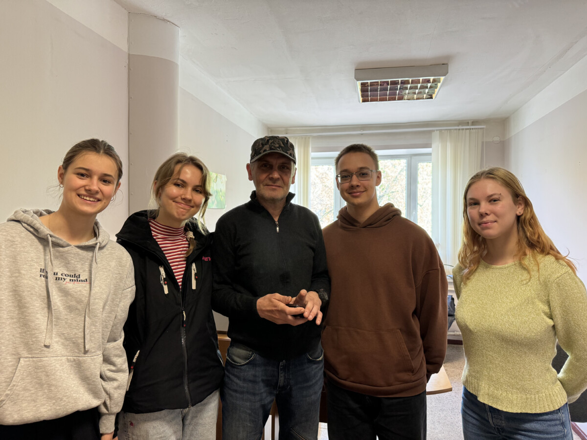Участники проекта HOPE: Homeless Are People в ночном приюте в Даугавпилсе. Фото из архива ребят