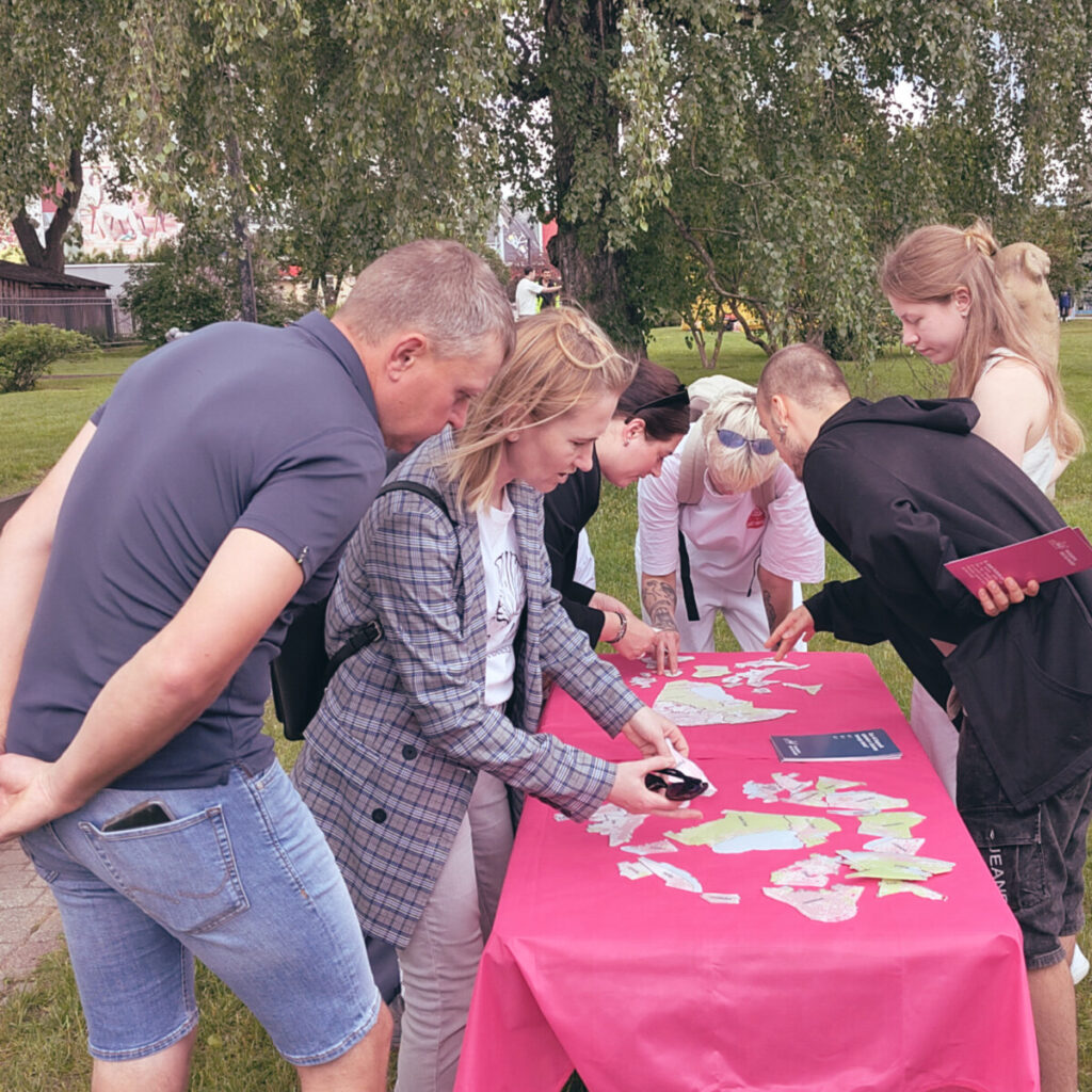 Палатка общества Cita Daugavpils в "Городке образования" на Празднике города. 31 мая 2025 года. Фото: Cita Daugavpils