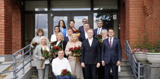 Депутаты нового созыва Даугавпилсской думы, которые будут работать до муниципальных выборов 2029 года. 1 июля 2025 года. Фото: daugavpils.lv