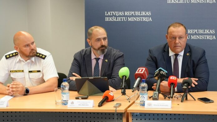 Пресс-конференция Министерства внутренних дел Латвии по поводу введения системы сотового оповещения. Фото: Iekšlietu ministrija