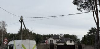 Недвижимость семьи мэра Даугавпила Андрея Элксниньша на улице Цесу, где найдено незаконное подключение к электросети. 16 апреля 2025 года. Фото: Chayka.lv