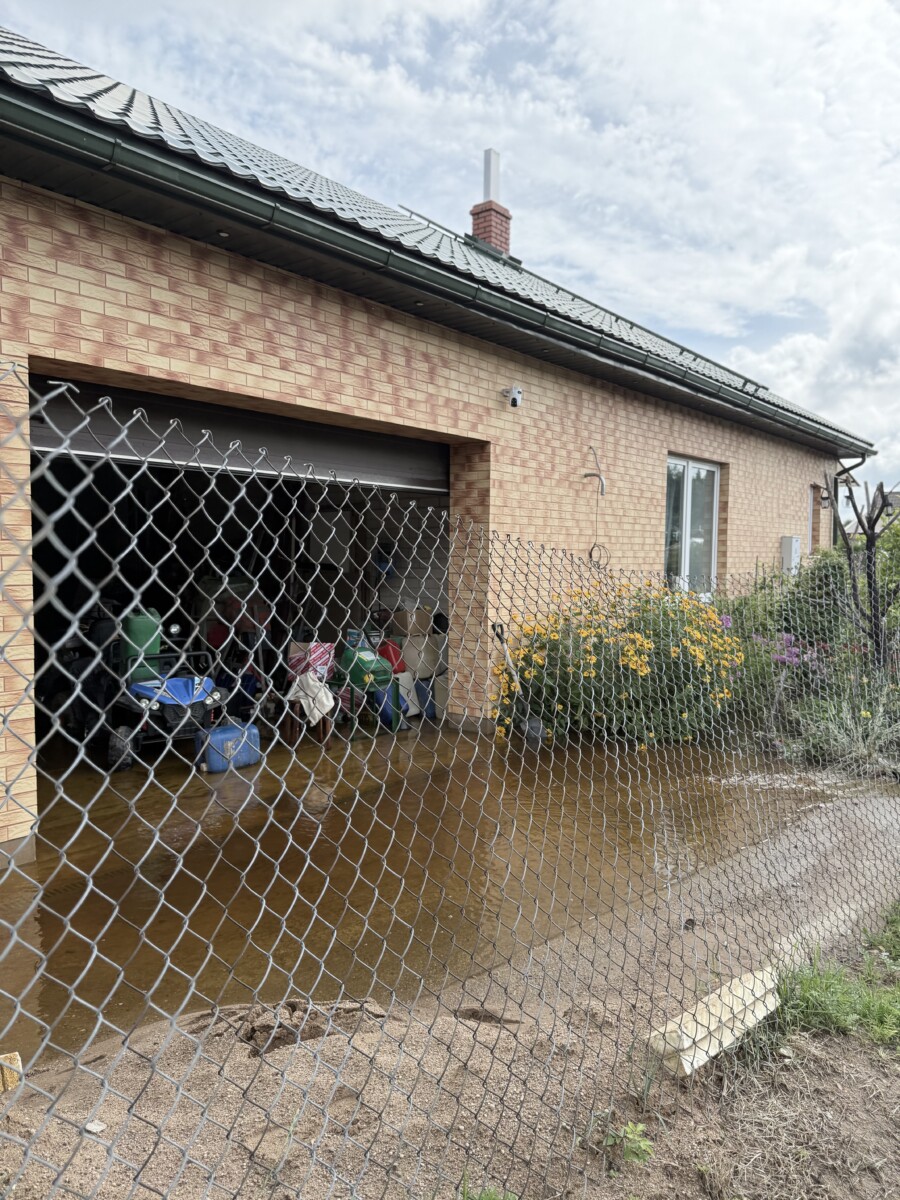 Затопленная территория дачного кооператива Lauku Celtnieks в Науенской волости Аугшдаугавского края. 24 июля 2025 года. Фото: Анна Луизе Рускуле / Chayka Latviski