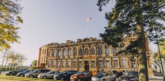 Здание Даугавпилской городской думы. Октябрь 2024 года. Фото: Евгений Ратков
