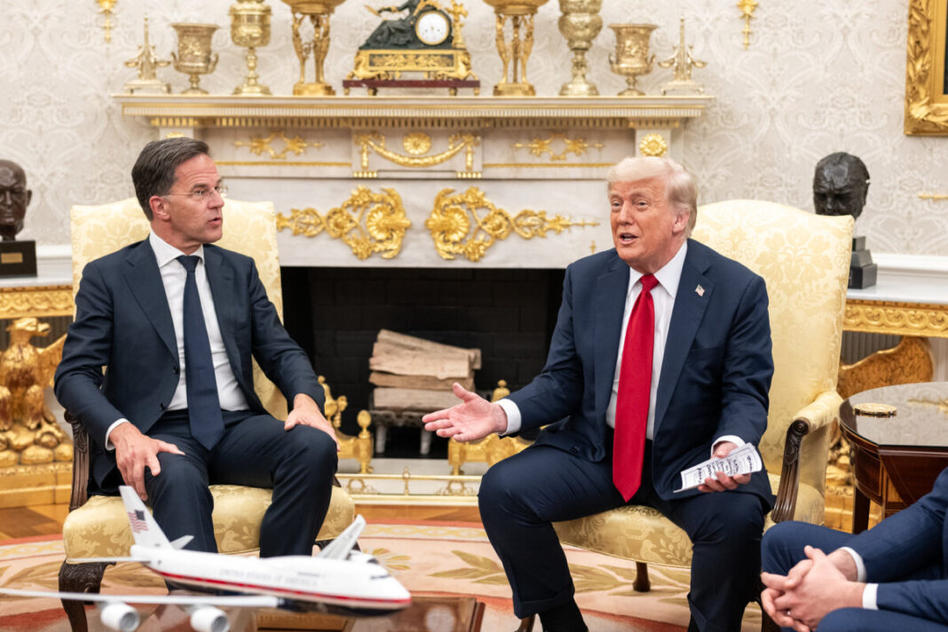 Президент США Дональд Трамп и Генсек НАТО Марк Рютте в Белом доме. 14 июля 2025 года. Фото: Joyce N. Boghosian / The White House / flickr