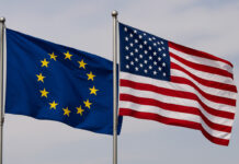 Флаги Евросоюза и США. Иллюстративное изображение