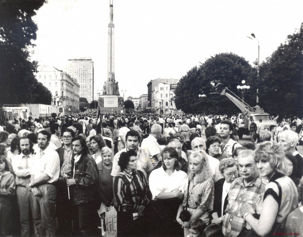 Акция "Балтийсикй путь". 23 августа 1989 года. Фото: Национальный музей истории Латвии