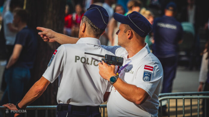 policija Государственная полиция работает в усиленном режиме во время массового мероприятия. Фото: Valsts policija / flickr