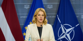 Премьер-министр Латвии Эвика Силиня после заседания Кабинета министров 12 августа 2025 года. Фото: Gatis Rozenfelds / Valsts kanceleja
