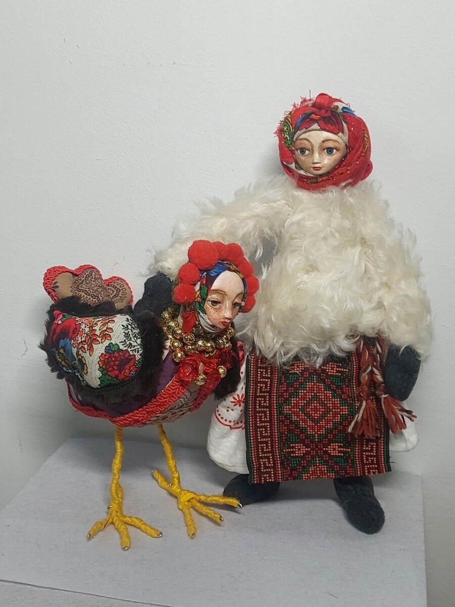 Работы Елены Кутиновой, представленные на выставке «Куклопокалипсис - 2025» в Одессе. Фото Елены Кутиновой
