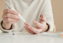 Сахарный диабет – хроническое заболевание, которое характеризуется повышенным уровнем сахара в крови из-за недостаточной выработки инсулина или неспособности организма использовать инсулин. Иллюстративное Фото: Артём Подрез / Pexels