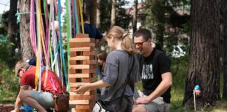 Инвентарь НПО Z-Puzzle во время Фестиваля молодёжи и спорта «Артишок». 9 августа 2025 года. Фото со страницы Z-Puzzle в Фейсбуке