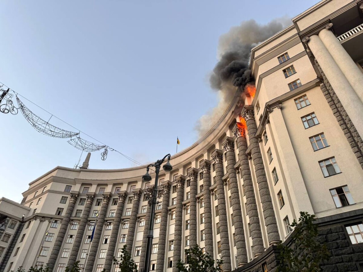 Здание Верховной Рады Украины после попадания ракеты в ночь на 7 сентября. Фото: телеграм-канал президента Украины Владимира Зеленского