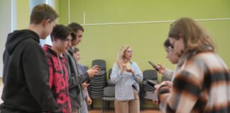 Fake Detective: как молодёжь Латвии и Эстонии учится распознавать фейки с помощью анимации Участники проекта малого партнёрства Fake Detective, реализованного организациями «Грэм» (Латвия) и MultiNutikas (Эстония) в рамках программы Erasmus+. Фото из архива проекта