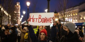 Антивоенная акция в Санкт-Петербурге 27 февраля 2022 года. Фото: Давид Френкель / Медиазона