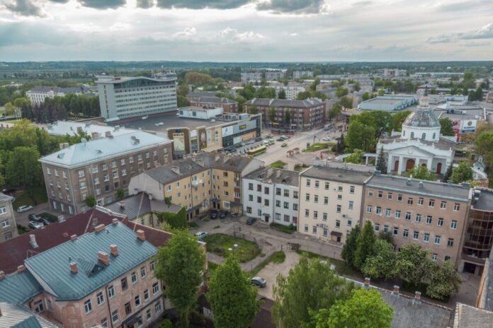 Жилые дома в центре Даугавпилса. Май 2021 года. Фото: Евгений Ратков Жилые дома в центре Даугавпилса. Май 2021 года. Фото: Евгений Ратков