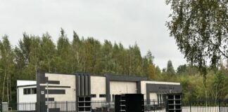 Здание первого крематория в Латгалии — на коммунальных кладбищах в Даугавпилсе, на улице 18 Новембра, 216. 16 сентября 2025 года. Фото: Анастасия Шубина
