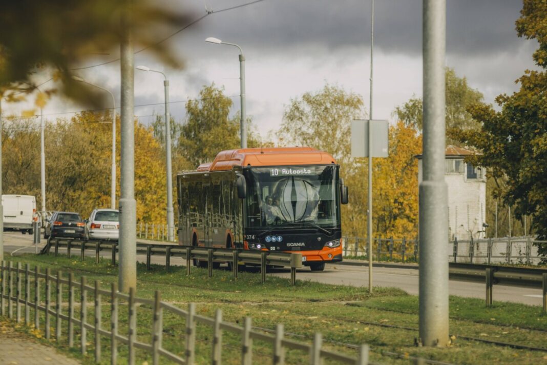 Автобус в Даугавпилсе. 15 октябре 2024 года. Фото: Евгений Ратков