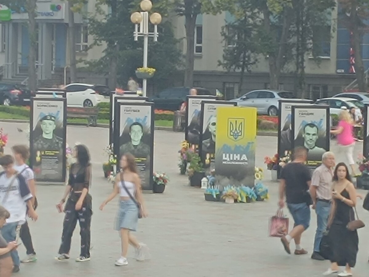 Памятная инсталляция "Цена независимости" в Ровно, Украина. 17 августа 2025 года. Фото из личного архива Сергея
