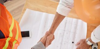 В Латвии раскрыт картельный сговор в сфере строительства: пять компаний получили штрафы. Среди них есть и закупки даугавпилсского ПЖКХ. Иллюстративное фото: freepik