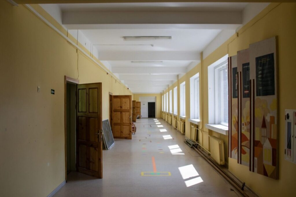 Внутренние помещения бывшей школы в посёлке Рауда. Многие их них можно переоборудовать под жилые комнаты. Фото: Māra Multiņa / Augšdaugavas novada pašvaldība