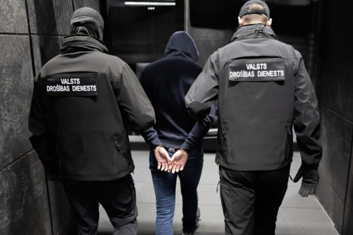 СГБ передала в прокуратуру материалы дела четырёх граждан Латвии, действовавших по заданию российских спецслужб против безопасности Латвии. Иллюстратичное фото со страницы Valsts drošības dienests на Фейсбуке СГБ передала в прокуратуру материалы дела четырёх граждан Латвии, действовавших по заданию российских спецслужб против безопасности Латвии. Иллюстратичное фото со страницы Valsts drošības dienests на Фейсбуке