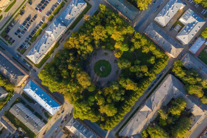 Cietoksna-parks Сад в Даугавпилсской крепости с высоты птичьего полёта. Фото: Андрей Емельянов / daugavpils.lv