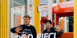 Диджей Латвийского радио 5 и основатель движения благотворительного марарфона Dod pieci! в Латвии Томс Гревиньш и руководитель Ziedot.lv Рута Диманта. Пресс-фото с сайта Dod pieci!