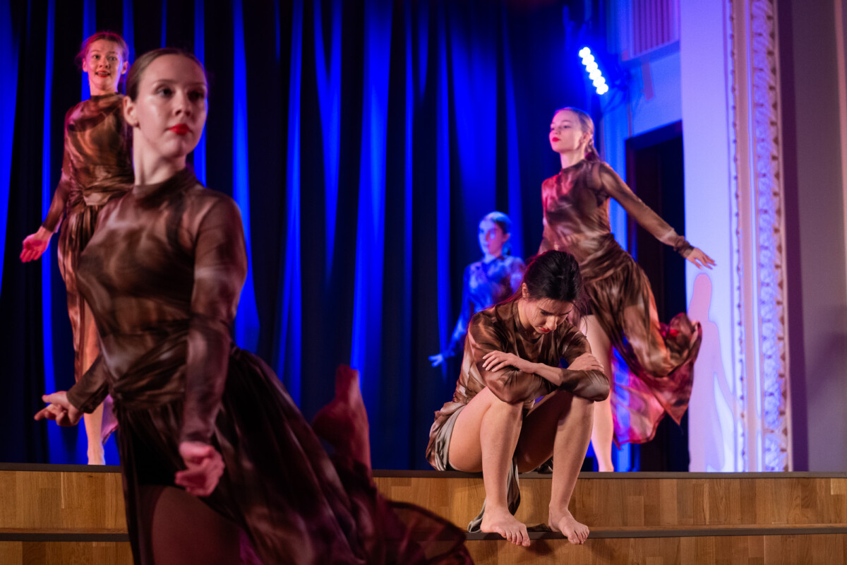 Репетиция спектакля NOtici sev! - новой постановки Efera Dance studio. 10 октября 2025 года. Фото: Андрей Емельянов / V13