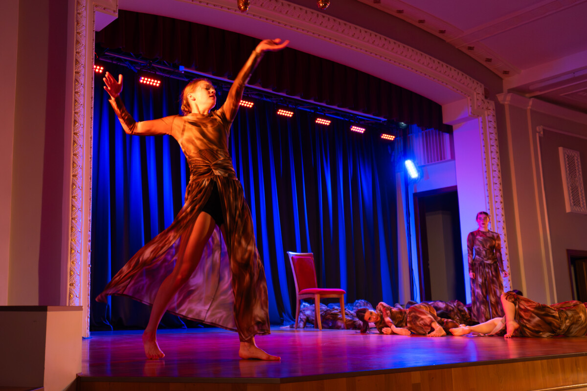 Репетиция спектакля NOtici sev! - новой постановки Efera Dance studio. 10 октября 2025 года. Фото: Андрей Емельянов / V13