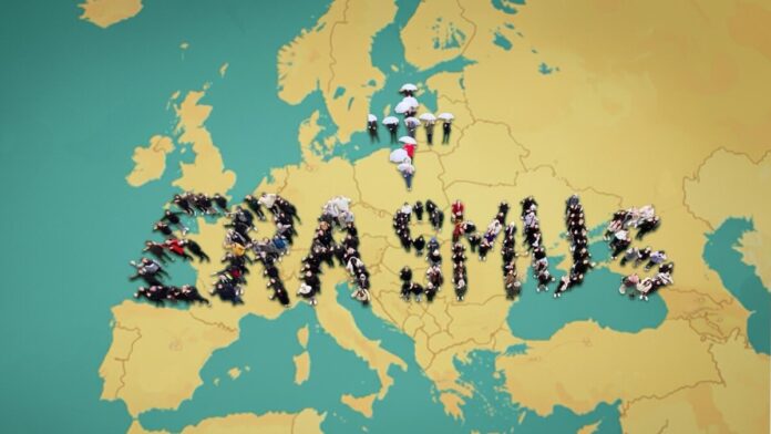 С 13 по 18 октября в Даугавпилсе пройдут мероприятия Erasmus+ Дней. На изображении - преподаватели и учащиеся Даугавпилсского техникума технологий и туризма, который также является одним из организаторов мероприятий в Даугавпилсе