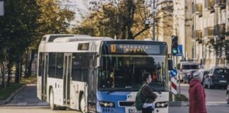 Автобус в Даугавпилсе. 17 октября 2024 года. Фото: Евгений Ратков