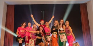 Чтобы поддержать женщин, в Розовый октябрь студия Zumba Queenz уже второй год проводит тренировку «Зумба против рака груди». Фото предоставлено организаторами