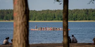 Пляж на берегу Большого Стропского озера в Даугавпилсе. Фото: visitdaugavpils.lv