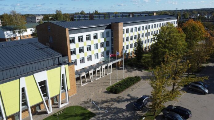 DCIM100MEDIADJI Здание Резекненского техникума, на улице Вароню, 11А. Фото: rezeknestehnikums.lv