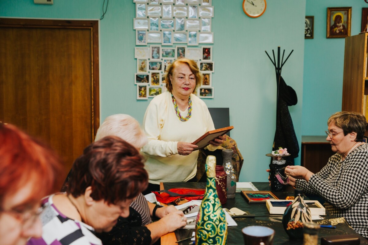 На занятии кружка "Латгальские сюжеты", который ведёт Маргарита Труле. Фото: Ирина Маскаленко