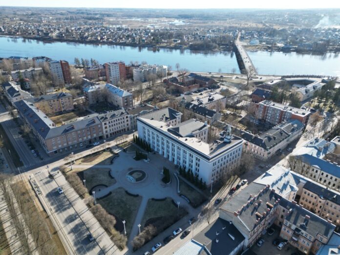 Дауагвпилс с высоты птичьего полёта. Ноябрь 2024 года. Фото: Андрей Биндер