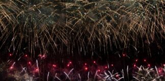 Даугавпилс снова встретит Новый год салютом. Он обойдётся в 14 тысяч евро Салют на День города в Даугавпилсе. 1 июня 2025 года. Фото: Виктория Кравцова