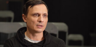 «Латвийским русским нужно собрать себя заново». Даугавпилчанин Вадим Богданов получил Балтийскую премию свободы слова Актёр Даугавпилсского театра Вадим Богданов. Скриншот из сюжета Латвийского телевидения