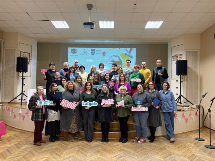 Участники форума «Безопасные окрестности: укрепление сообществ окрестностей Даугавпилса для обеспечения устойчивости в мирное время», организованном обществом Cita Daugavpils. 29 ноября, Центр Рвйниса в Даугавпилсе. Фото: Cita Daugavpils