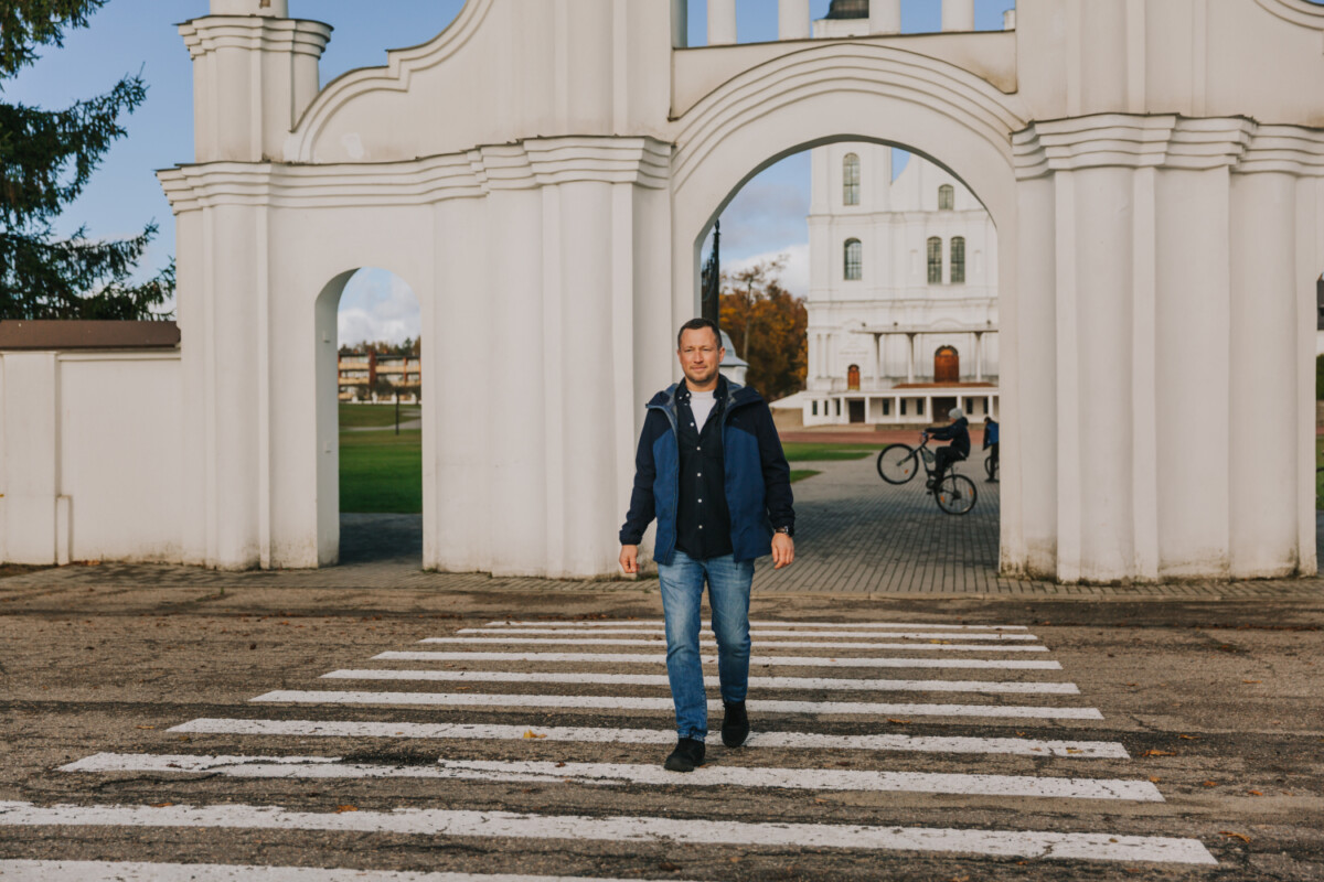 Предприниматель и земессарг Карлис Сталтманис в Аглоне. Фото: Ирина Маскаленко